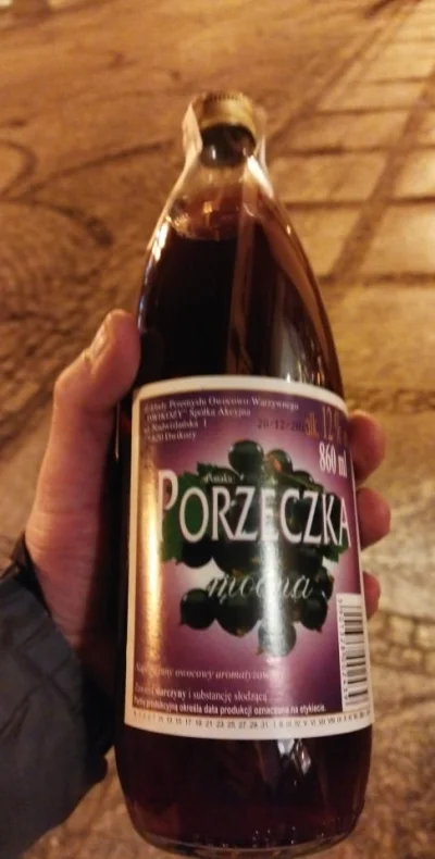 Baniuk - Wczoraj taki oto napój został wypity. Porzeczka mocna.

#pijzwykopem #wino...