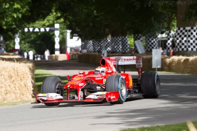 tumialemdaclogin - Kimi Raikkonen w Ferrari F10 podczas festiwalu Goodwood w 2015. 
...