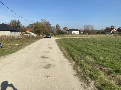 sovas - @Filopuk: tu widać w którym miejscu powinna zaczynać się droga - na lewo od c...