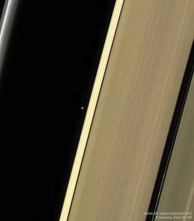 mamut2000 - #fotografia #kosmos 
Ziemia i Ksiezyc widziane z Saturna.