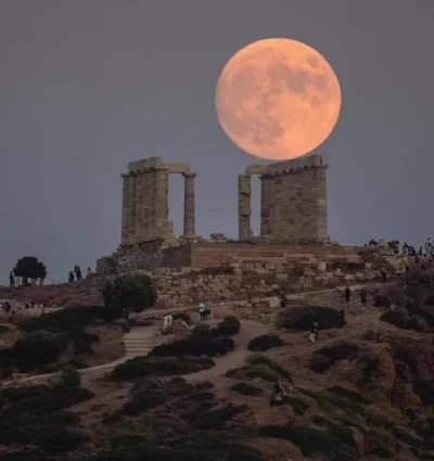 Borealny - Sierpniowy księżyc nad Świątynią Posejdona
Przylądek Sunion, Attyka, Grecj...