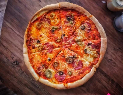 ambas - Czy moja picka może plusa?
Wypiek w piekarniku na kamieniu.
#foodporn #pizza