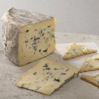 rosso_corsa - ale dobry ser dzisiaj odkryłem, troche camembert a troche gorgonzola. c...