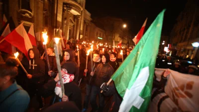 BojWhucie - > Za Hitlera ludzie organizowali marsze z flagami

@prawarekasorosa: i ...
