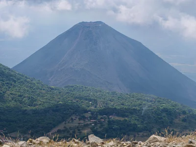ziolo22 - W Parku Narodowym Cerro Verde znajdują się jeszcze dwa inne wulkany - Izalc...