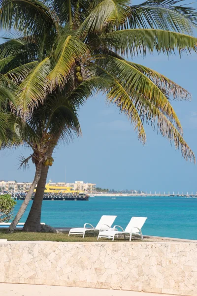 mepps - Zdecydowanie warto, i nawet lepsza lokalizacja niż Cancun bo bliżej do wielu ...