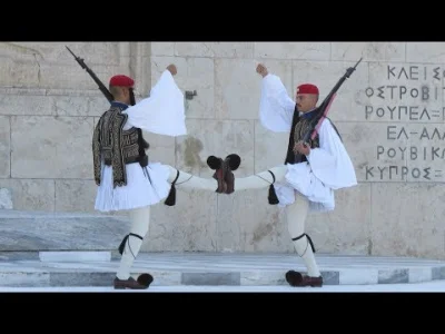 shusty - Ktoś wie czemu praktykuje się ćwiczenie takiego wywijania bronią? Może cieka...