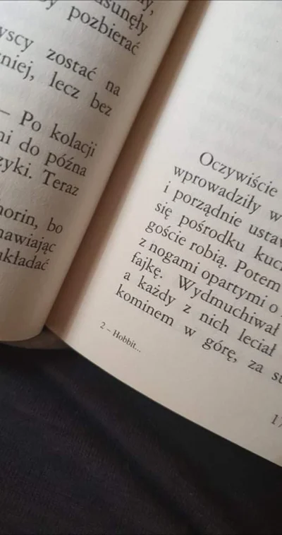 iErdo - W wydaniu Iskry Hobbita co ileś stron pojawia się coś takiego, tylko zmienia ...