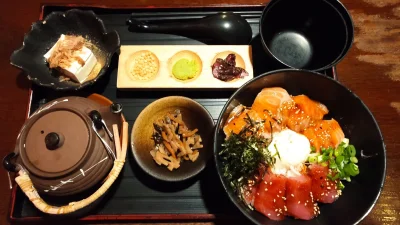 kotbehemoth - Takie oto japońskie cuda dziś znalazłem na lunch. 

#jedzenie #jemprzec...