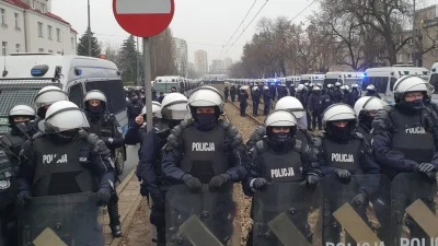 sklerwysyny_pl - Policjantów do ochrony raczej starczy, ale jak oni to złoto upchną w...