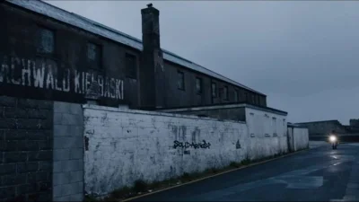 morskaSwinka - Ja swego czasu wypatrzyłam polski napis na murze w serialu Sherlock (s...