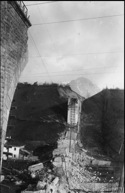 Hans_Kropson - Wysadzony most kolejowy nad rzeką Tagliamento. Włochy Listopad 1917
M...