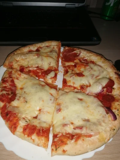 M.....2 - Pizza dla chłopa. #przegryw #pizza #jedzzwykopem #jedzenie