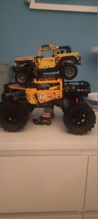 nochybaniebardzo - #lego #technic jeep vs jeep 42122 vs 42099