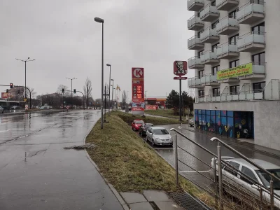 DerMirker - Dziennie przejeżdżają tędy setki autobusów i TIRów, to wszakże jeden z gł...