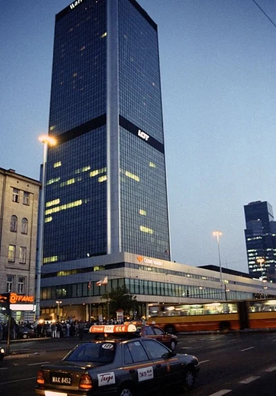 MartinMartinez - Centrum LIM, 1998 r.

#architektura #warszawa #90s