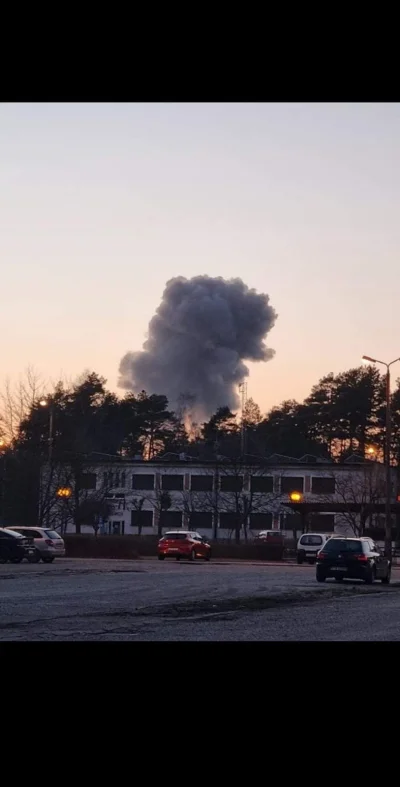 piorunburzowyniskonapieciowy - Widok z parkingu przy Nitroergu. Jeblo az ludzie 20km ...