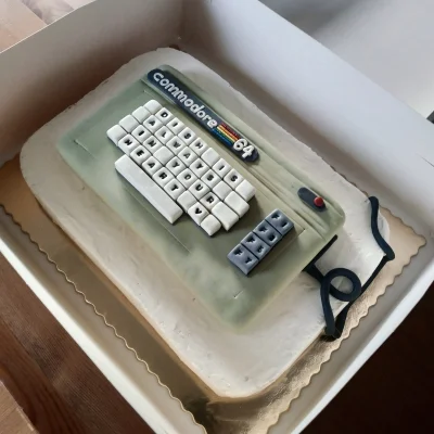 sylwiayaha - Coś dla fanów Commodore 64, tort w klawiaturę! #gotujzwykopem #chwalesie...