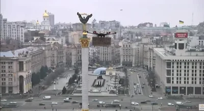 obserwator_ww3 - Podczas streamu Reuters'a z Kijowa, ktoś odpalił drona z ogłoszeniem...