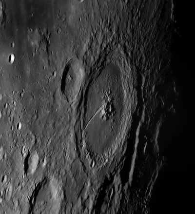 Rancor - > co tam jest w kraterze w prawej dolnej swiartce?

@romanzholandii: Wzgór...