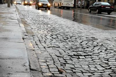 PanZ - @terr0rdr0ne: W Kielcach z taką kostką było chyba jeszcze lepiej. Jedna z głów...