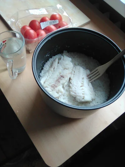 anonymous_derp - Dzisiejszy obiad: Ryż jaśminowy, gotowane filety dorszowe, pomidory....