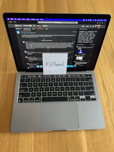 K69amil - Wersja ciemna: jest ✅
Klawiatura US: jest ✅
Sam MacBook: petarda!