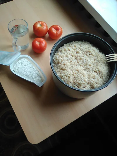 anonymous_derp - Dzisiejszy obiad: Ryż brązowy, chudy twaróg, pomidory.

Do czarnol...