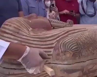 M.....k - #ciekawostki #egipt #mumia
Otwieranie sarkofagu