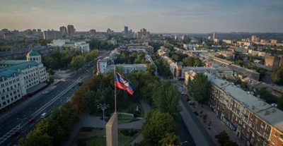KazachzAlmaty - Flaga separatystycznych władz powiewa nad Donieckiem