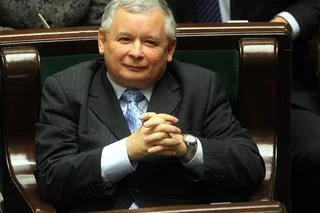 Kanal0wiec - @TenXen47: @Kolejnylogin: @danob99: 
Kaczyński zapowiada. Większe wojsk...