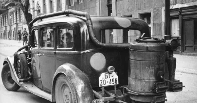Squatlifter - W latach 40 w wielu krajach Europy samochody osobowe ciągnęły za sobą p...