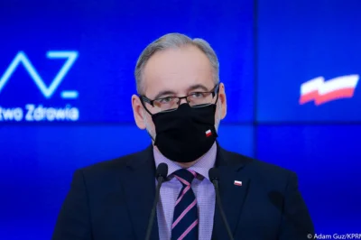 marekrz - Wirus wydający rozporządzenie nakazujące ludziom chodzenie w maskach. 2020,...