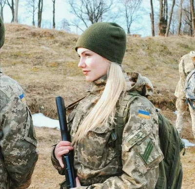 felixd - > Українські дівчата на військових зборах. Нашу країну не перемогти! 
 Слава...