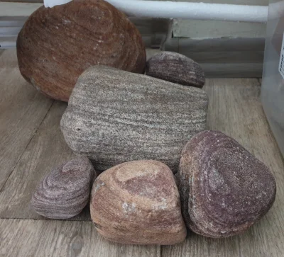 Chael - Byłby ktoś w stanie pomóc mi w identyfikacji tych kamieni?

#geologia