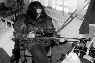 myrmekochoria - 20 letnia snajperka podczas oblężenia Sarajewa, 20 czerwca 1992 roku....