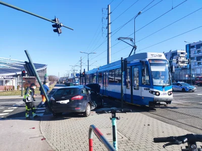 Orzeech - #krakow Jakbyście się zastanawiali czemu tramwaje stoją