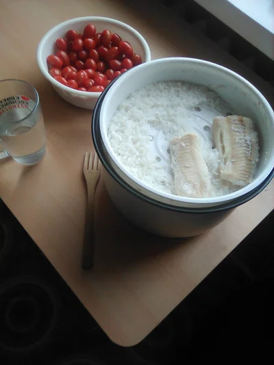anonymous_derp - Dzisiejszy obiad: Ryż jaśminowy, duszone filety dorszowe, pomidory.
...