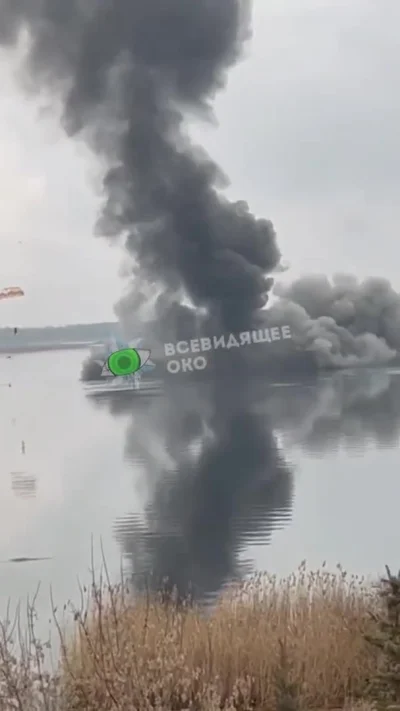 bulkatartazkeczupem - Ruski helikopter zestrzelony, widać jedną osobę na spadochronie...