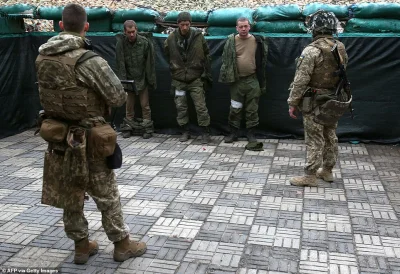 Lover4Hot - Zerknijcie na mundur Rosjan, a na mundur Ukraińców.
Rosjanie wyglądają j...