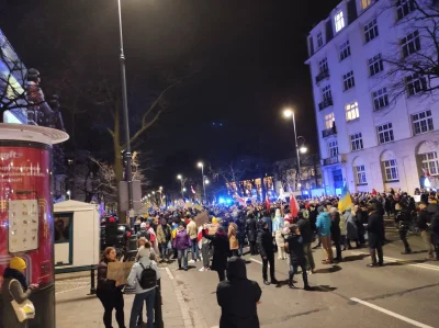 Raum - Skrót i kilka zdjęć z protestu/marszu w Warszawie. Rozpoczął się przy rosyjski...