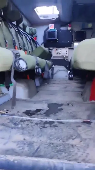 obserwator_ww3 - Ukraińscy żołnierze sprawdzają przejęty konwój rosyjskiej armii
htt...