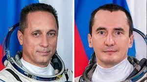 myk-myk-myk - Ciekawe jak tam atmosfera na ISS teraz? ( ͡° ͜ʖ ͡°)
7 astronautów - 2 ...