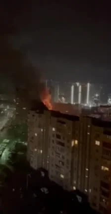 Zmorka - > W Kijowie zapalił się budynek mieszkalny. Na miejscu katastrofy ratownicy ...