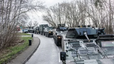 Martinjz - Tu jedziemy czołgami się strzelać z wrogiem, a zdjęcie zrobione o tam, za ...