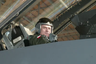OsraneMajtyXD - Manewry NATO na niebie były premier Leszek Miller leci wspomoc Ukrain...