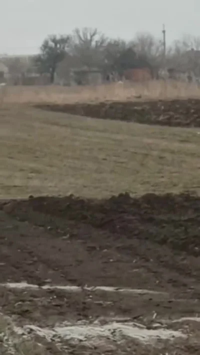 Walus002 - Drugie wideo w kom
#wojna #ukraina 
Cztery czołgi zagubiły się w Mychajliw...