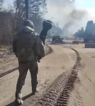 Yakooo - Pięknie się ogląda filmiki gdzie Ukraincy latają z NLAW'ami. Przecież ta bro...