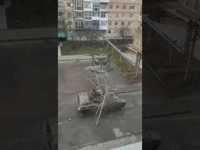 QoTheGreat - Konwój czołgów rosyjskich. Pierwszy czołg się lekko pali
Film rano krąż...