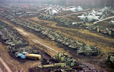 BLOODLINE - Tyle że ruscy mają czołgi jak pojazdy ze słynnego złomowiska czarnobylski...
